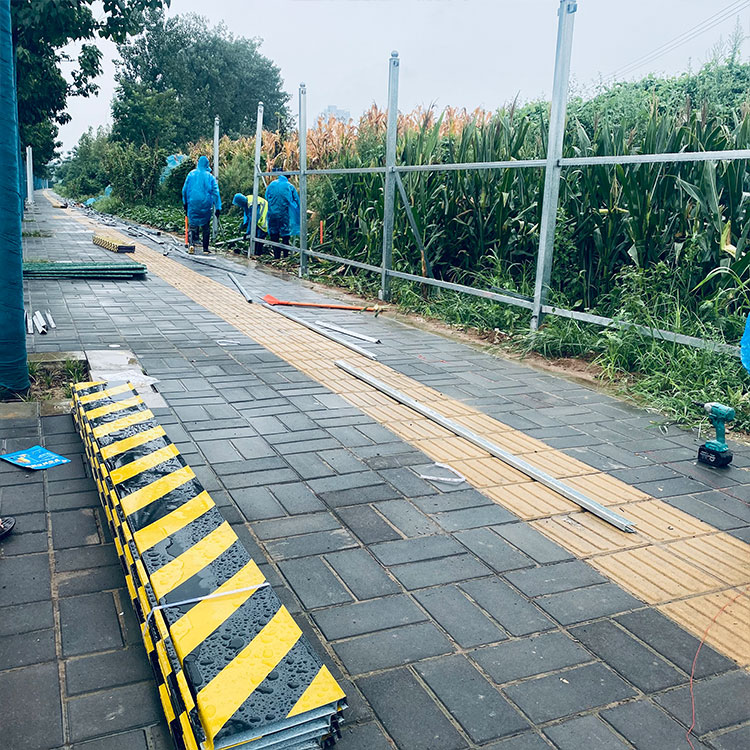 洛阳市涧西区瀛洲路装置彩钢围挡-amjs澳金沙门线路首页实业洛阳围挡厂家