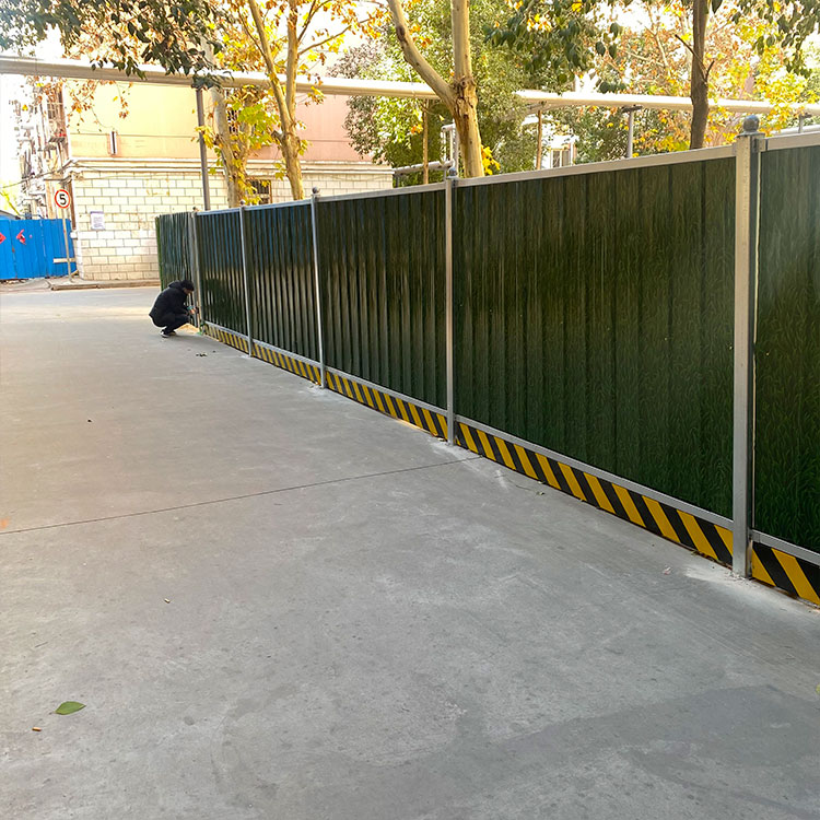 河南塑钢PVC围挡工厂 蹊径工地暂时施工围蔽围墙 隔离防护-amjs澳金沙门线路首页实业洛阳围挡厂家