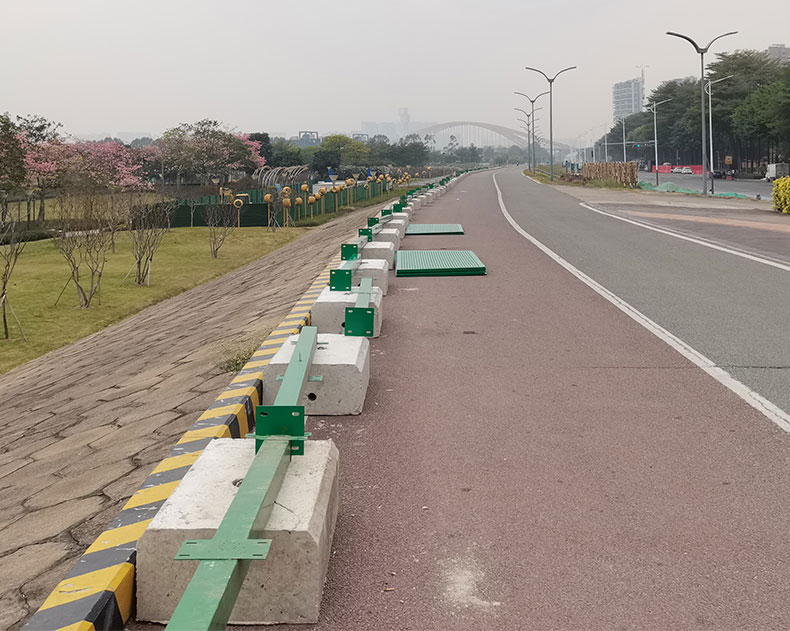 郑州市南四环与嵩山南路口施工装置冲孔围挡-amjs澳金沙门线路首页实业洛阳围挡厂家