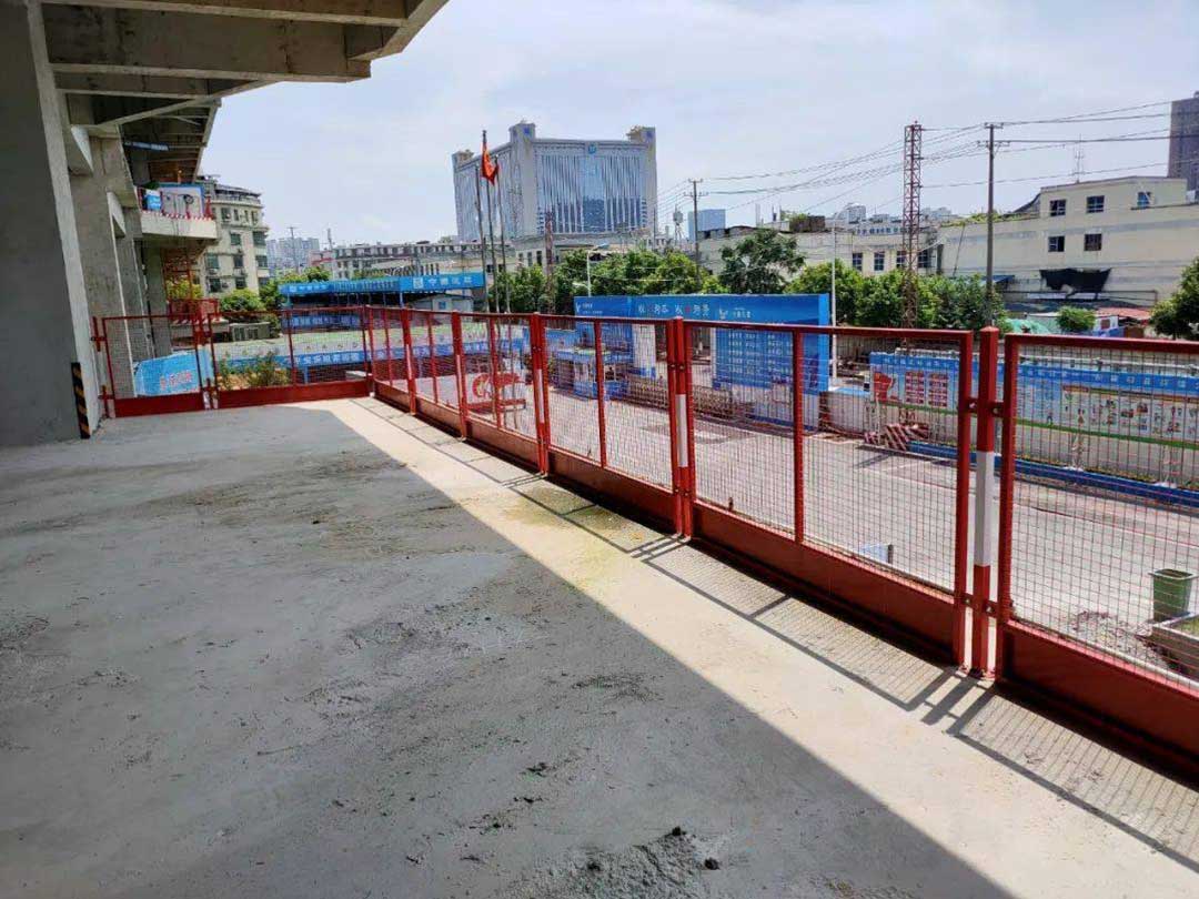 洛阳隋唐遗址地铁站临边基坑护栏网装置-amjs澳金沙门线路首页实业洛阳围挡厂家