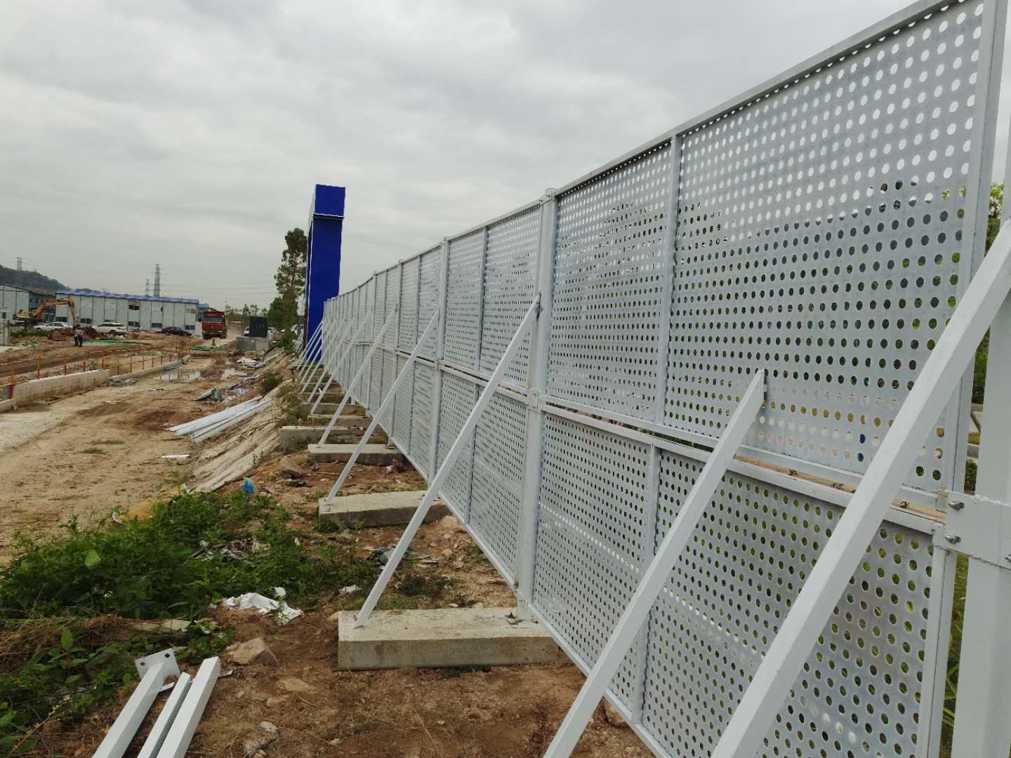 法库工地施工冲孔网围挡批发-amjs澳金沙门线路首页实业洛阳围挡厂家