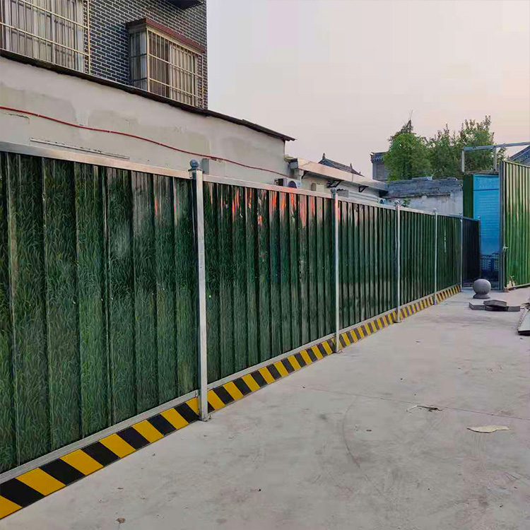 仿草皮彩钢板围挡质料-装配式仿草皮工地暂时围挡-amjs澳金沙门线路首页-amjs澳金沙门线路首页实业洛阳围挡厂家
