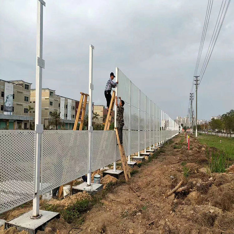洪山台阶施工冲孔网围挡-amjs澳金沙门线路首页实业洛阳围挡厂家