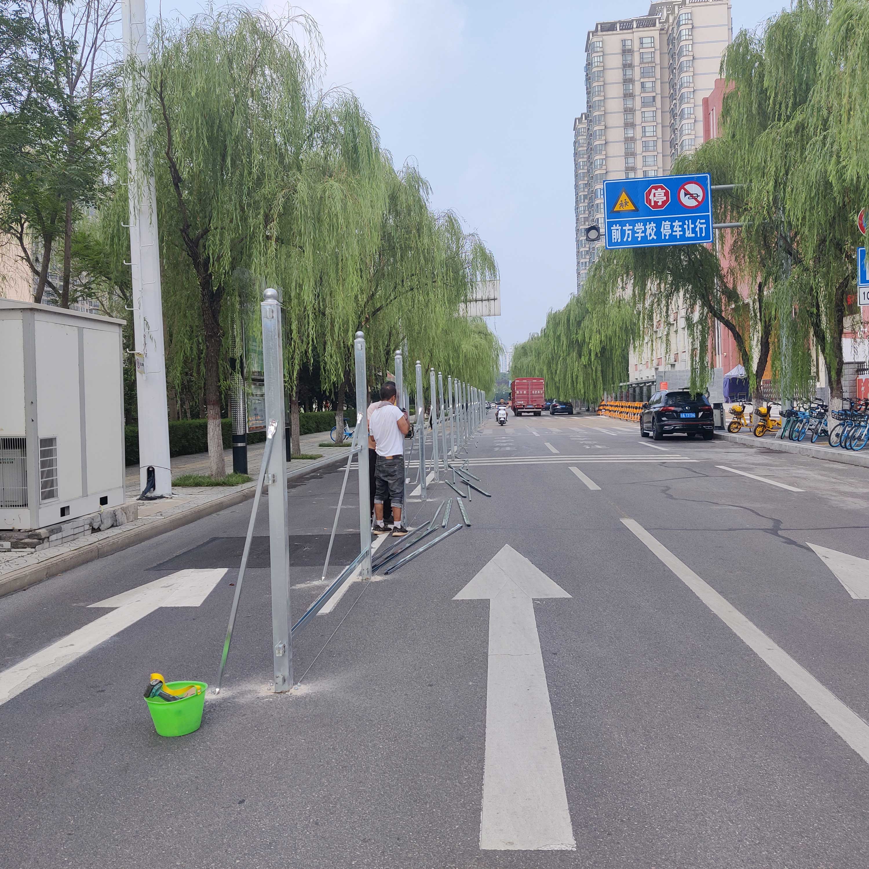 洛阳市洛龙区美茵街人工湖整改项目围挡装置案例-amjs澳金沙门线路首页实业洛阳围挡厂家