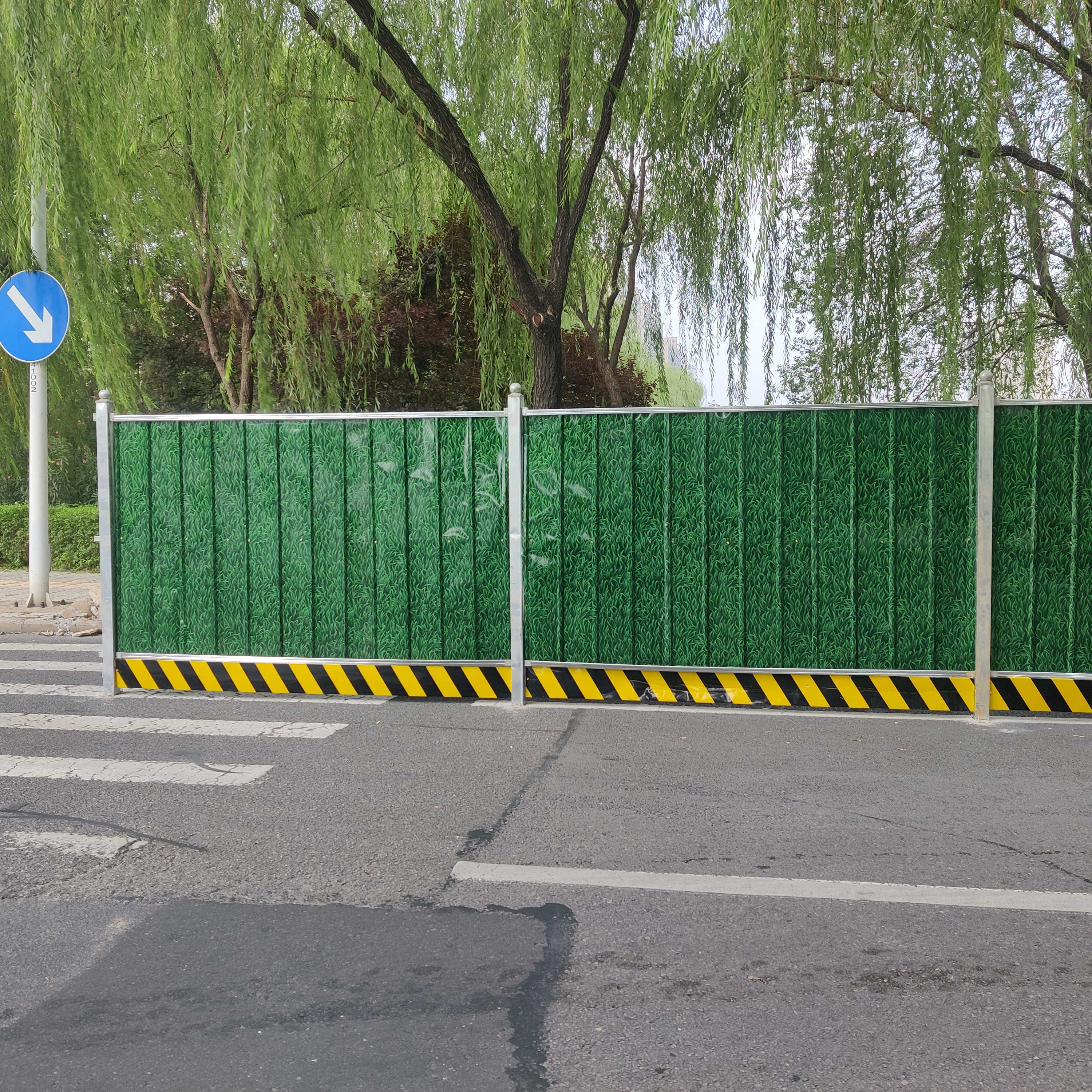洛阳市洛龙区美茵街人工湖整改项目围挡装置案例-amjs澳金沙门线路首页实业洛阳围挡厂家